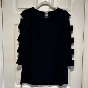 Beautiful Anne Klein Blouse w/ Sexy Sleeves- Size M- Excellent condition!
